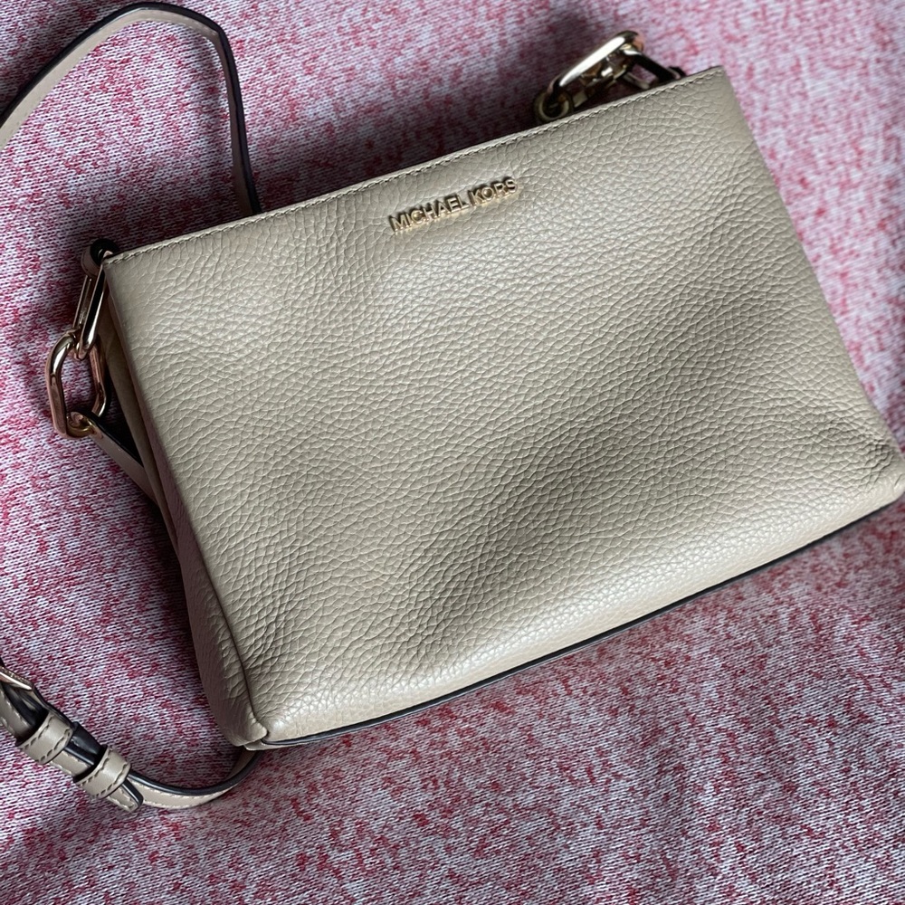 Micheal Kors Crossbody